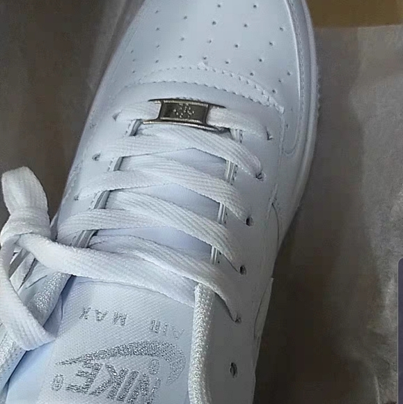 Nike white shoes (90% new) - Picture 2 of 3